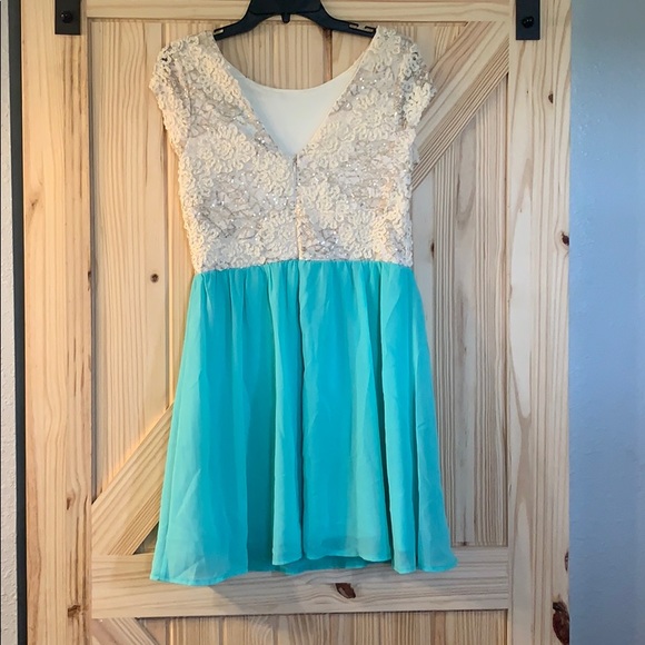 Beautiful prom, bridesmaid, party dress. - Picture 2 of 6